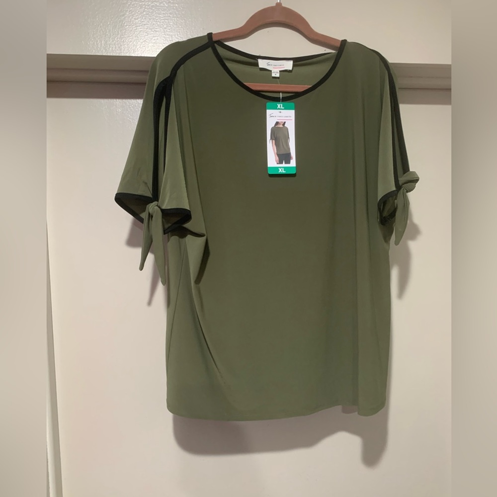Cold shoulder top